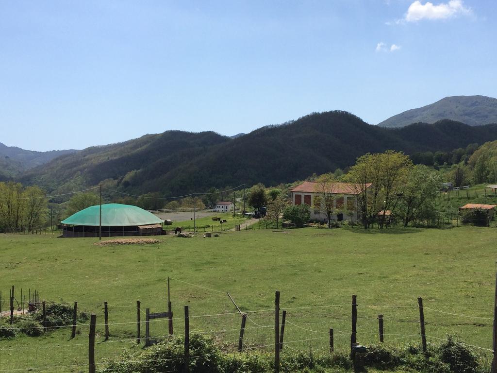 Agriturismo Dei Legi San Pietro Vara Buitenkant foto